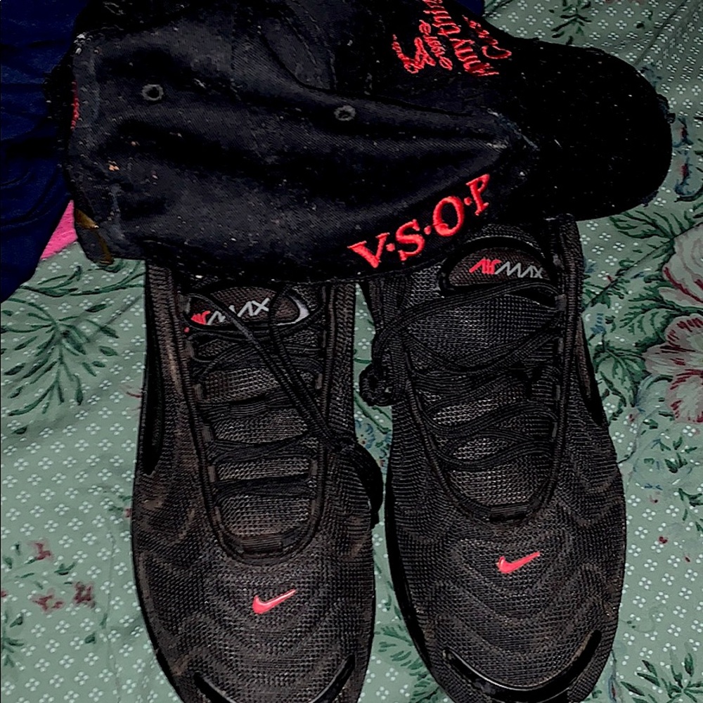 Airmax 270’s that come with the vsop hat.
